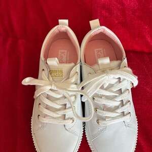 Keds Kids' Triple Step Washable Leather Sneakers w/ Memory Foam White/Gold A402